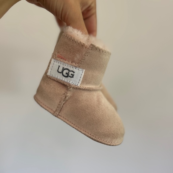 Infant ugg size small (2/3) light pink - Picture 4 of 6